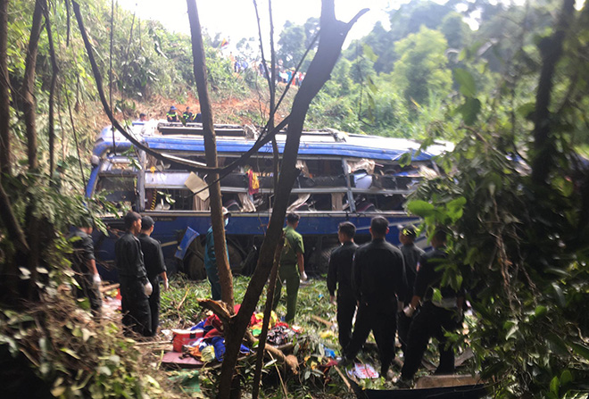 xe gap tai nan o kon tum di khong dung lo trinh