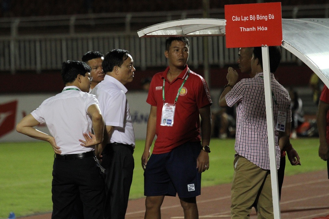 nhin lai 3 su co va 1 tuan tai tieng cua bong da viet