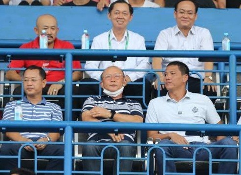 dau quan cho bau duc anh duc mo canh cua tro lai doi tuyen viet nam