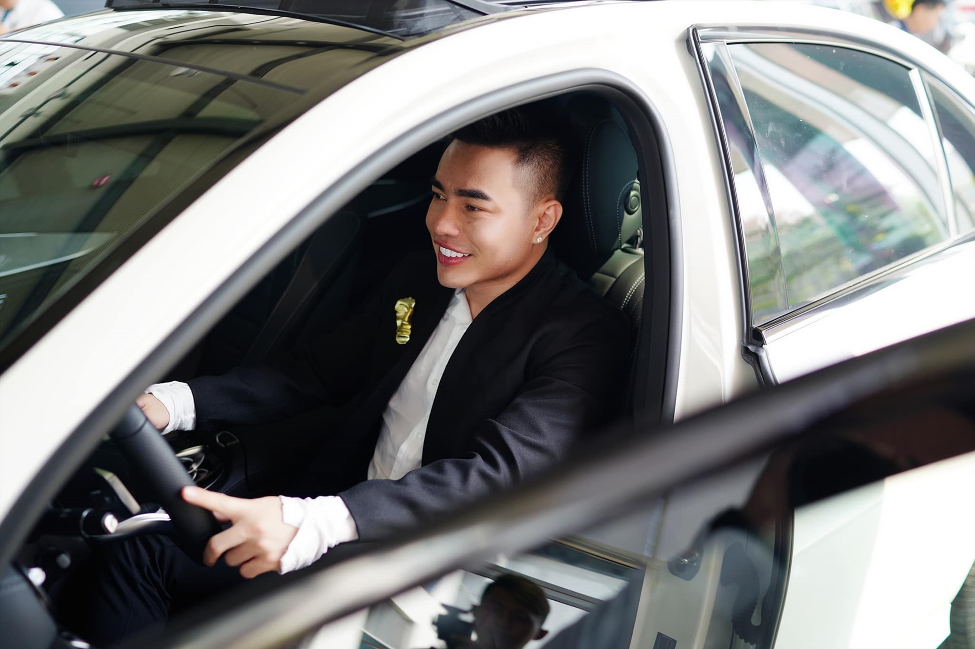 tau xe hop cung 1 luc xe cua hamlet truong va duong lam co gi dac biet