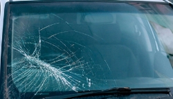 vi sao khong nen giu phanh khi xe qua o ga