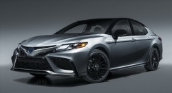 Năm 2021, Toyota Camry ra mắt công nghệ an toàn mới và lớp XSE hybrid