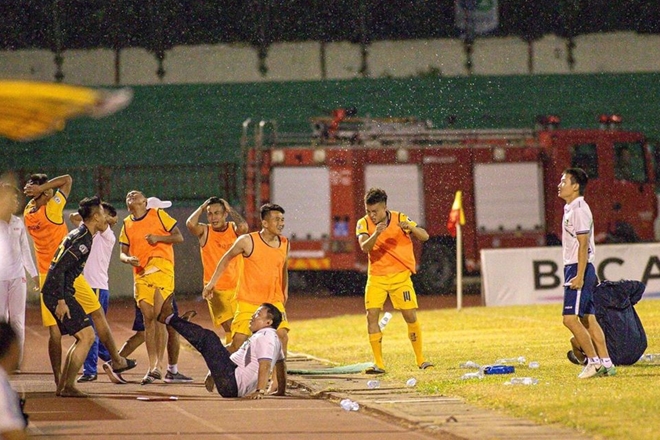 lum xum tin don yaya toure toi viet nam va chuyen buon ve ngoai binh o vleague