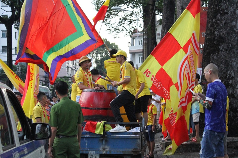 doi mua co vu truoc tran gap sai gon cdv nam dinh phu vang san thong nhat