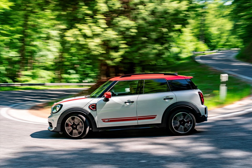 dien mao moi cua mini jcw countryman 2021