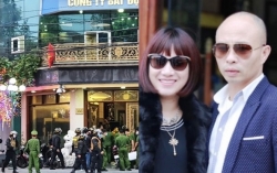 Vợ Đường Nhuệ hung hãn dùng dây đai bằng vải đeo trên đầu võ sĩ quật vào mặt phụ xe khách