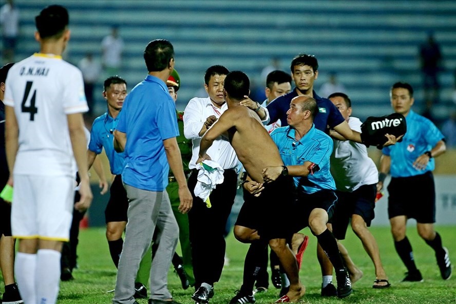 trong tai vleague va tu trong nghe nghiep