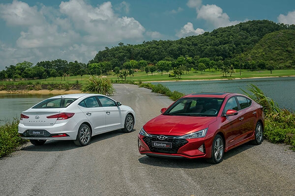 Hyundai Elantra giảm giá 40 triệu đồng - 2