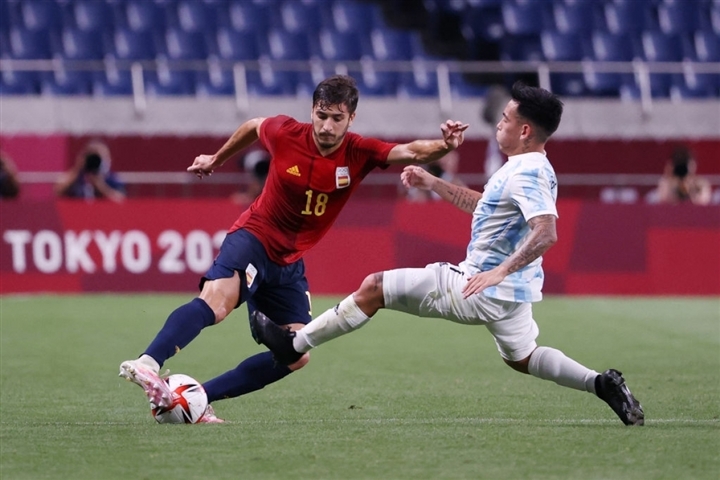 Tây Ban Nha loại Argentina từ vòng bảng bóng đá nam Olympic Tokyo  - 1