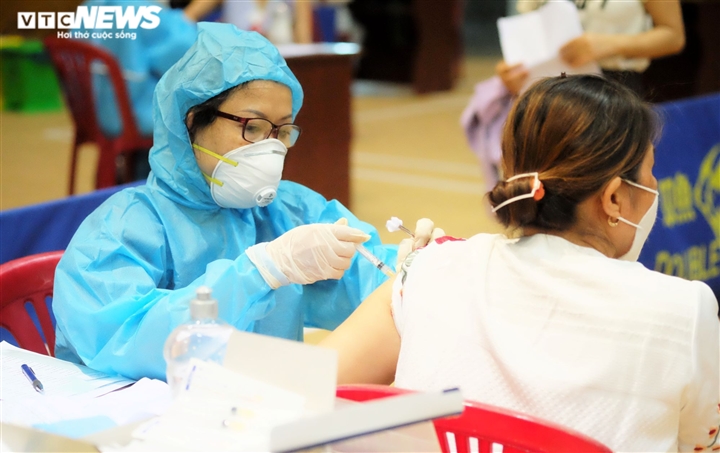 Sở Y tế Đà Nẵng kêu gọi y bác sỹ nghỉ hưu tham gia chiến dịch tiêm vaccine - 1
