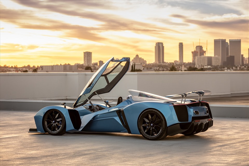 Delage D12 được phát triển bởi đội ngũ kỹ thuật đẳng cấp thế giới với 16 danh hiệu FIA World Champion. Đội ngũ này bao gồm nhà vô địch F1 Jacques Villeneuve và giám đốc kỹ thuật Benoit Bagur, người đã hai lần vô địch thế giới xe du lịch FIA. Ảnh: Carscoops