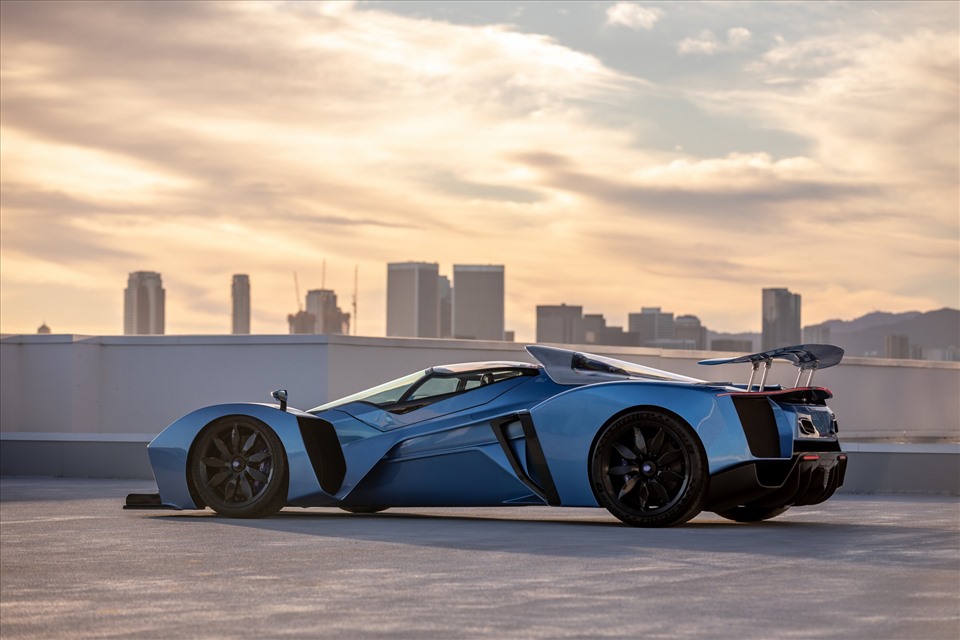 Delage D12 sẽ được sản xuất với số lượng giới hạn 30 chiếc và giá bán rơi vào khoảng 2,3 triệu USD. Hãng xe Pháp tự tin ràng7 D12 có thể đánh bại bất kỳ kỷ lục tốc độ nào tại trường đua Nurburgring Nordschleife. Ảnh: Carscoops