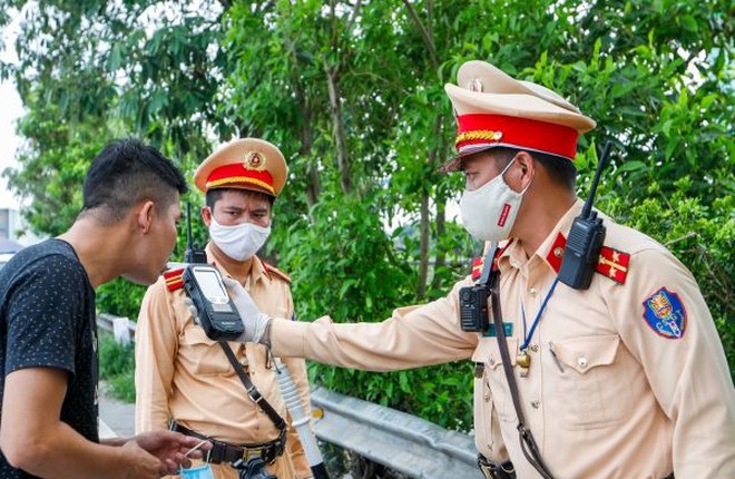 Trong 3 tuần, phát hiện gần 100 tài xế “nghiện”, hơn 9.300 “ma men” ảnh 1