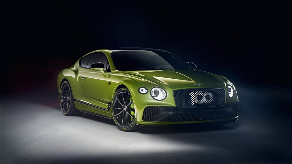 Bentley Pikes Peak Continental GT sử dụng động cơ W12 6.0L có thể sản sinh ra công suất lên đến 626 mã lực và mô-men xoắn 664 lb-ft (900 Nm). Chiếc xe này chỉ cần 3,7 giây để đạt vận tốc 100 km/h. Ảnh: Carscoops