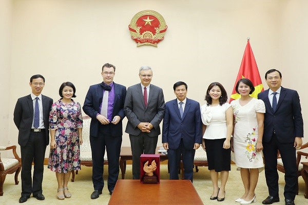 Bộ trưởng Nguyễn Ngọc Thiện tiếp Đại sứ Pháp tại Việt Nam. Ảnh: A.T