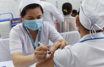 Bộ Y tế phân bổ thêm 1,8 triệu liều vaccine COVID-19 cho TP.HCM và Hà Nội