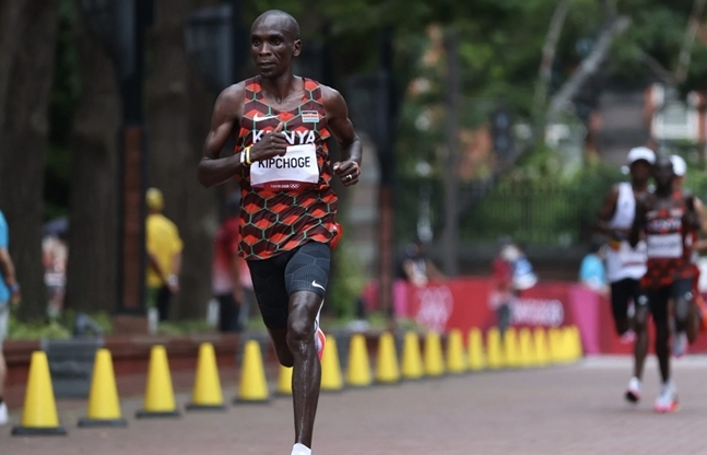 Olympic Tokyo: "Vua tốc độ" Kipchoge thắng áp đảo ở đường chạy marathon