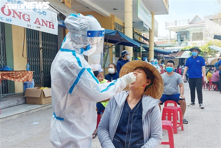 Đà Nẵng cảnh cáo, giáng chức Phó chánh Văn phòng Đoàn ĐBQH tát nữ nhân viên y tế - 1