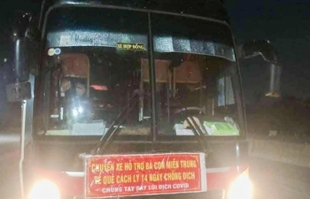 Phát hiện 2 xe khách chở "chui" 35 người từ vùng dịch về Quảng Bình