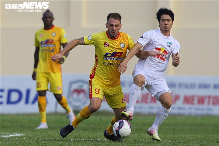 BLV Quang Huy: 'Dừng V-League 2021 là hợp lý'  - 1