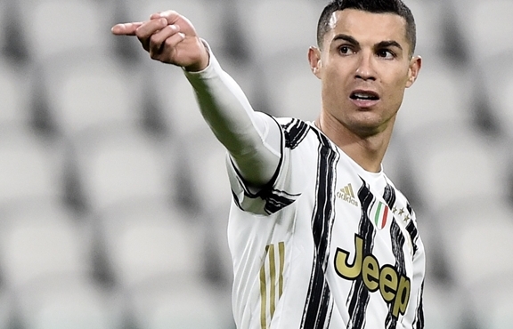 Ronaldo về Man Utd: Cú lừa khiến cả thế giới "việt vị"