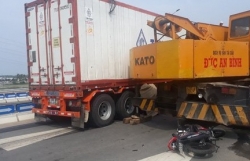 container boc chay tren cau thanh tri ha noi