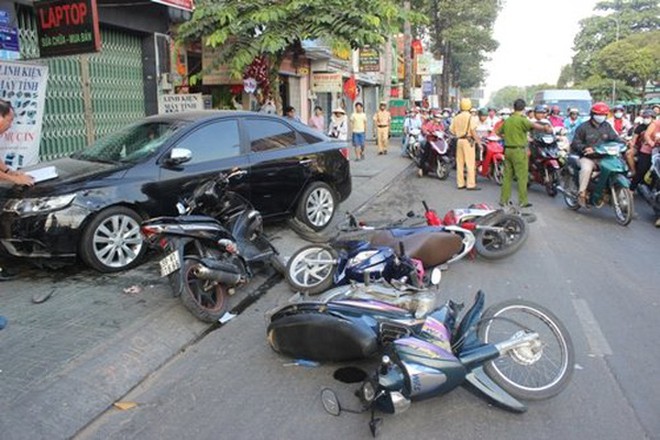 Mười sáu người tử vong vì tai nạn giao thông trong ngày nghỉ lễ Quốc khánh ảnh 1