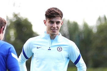 Bom tấn Kai Havertz tươi rói tập buổi đầu dưới màu áo Chelsea