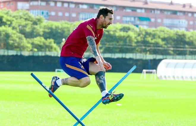 Lionel Messi, kỳ quan của bóng đá và tinh thần &quot;không bao giờ lùi bước&quot; ảnh 1