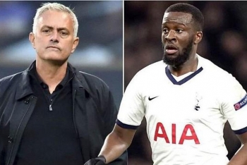 HLV Mourinho bỗng thay đổi thái độ với bom xịt của Tottenham