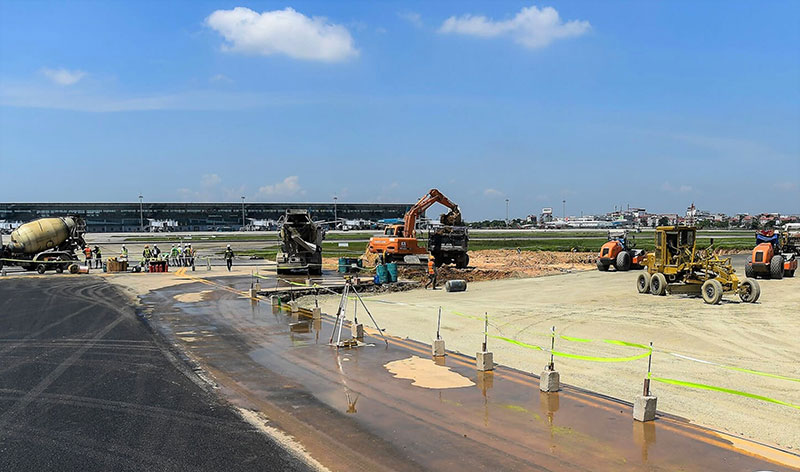 Hai nhà thầu thi công đường băng Nội Bài bị cảnh cáo  -0