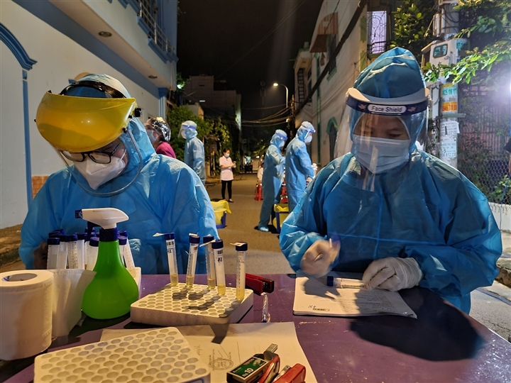 Hà Nội: Thêm 15 ca dương tính SARS-CoV-2 mới, ổ dịch Thanh Xuân vượt mốc 400 ca - 1
