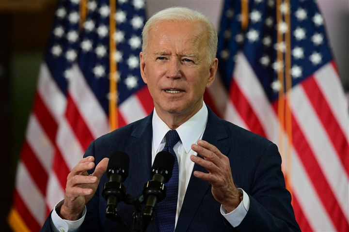 Ông Biden chuẩn bị công bố kế hoạch chống dịch COVID-19 mới - 1