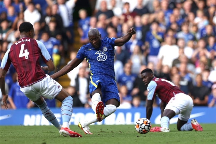 Lukaku rực sáng, Chelsea bay cao ở Ngoại hạng Anh - 1