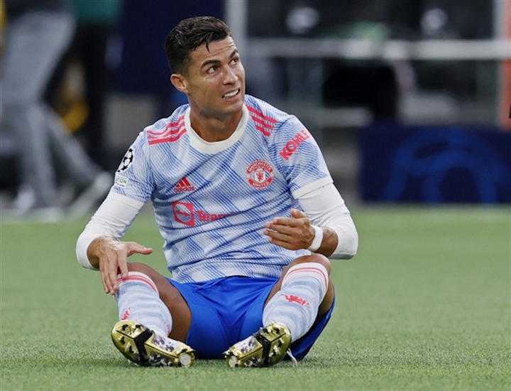 Ronaldo tạo áp lực lên HLV Solskjaer, biến Man Utd thành đội bóng một người - 1
