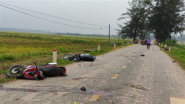 Phú Thọ: Tai nạn liên hoàn trong đêm Trung thu, 5 người chết - 1