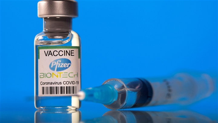 Cậu bé 12 tuổi thắng kiện cha ruột, giành quyền tiêm vaccine COVID-19 - 1