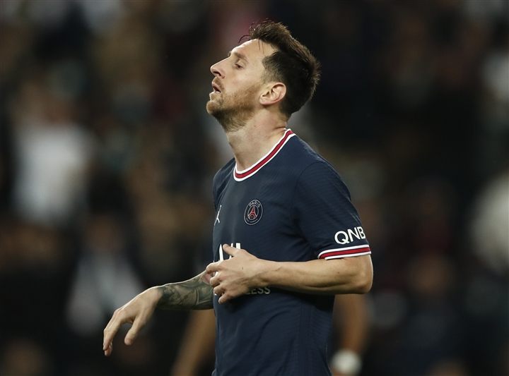 Báo Anh: 'Messi có thể trở thành vấn đề của PSG' - 1