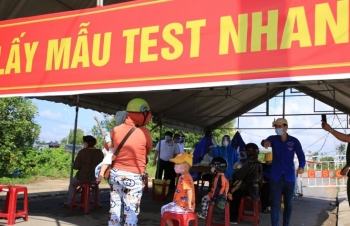 Đà Nẵng: Hàng trăm giáo viên, học sinh được test nhanh SARS-CoV-2 tại các cửa ô