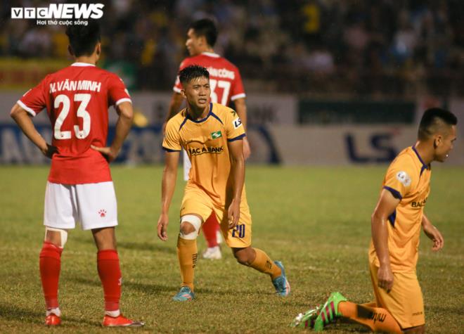 Lượt đi V-League 2020: Công Phượng chói sáng, Quang Hải mờ nhạt  - 3