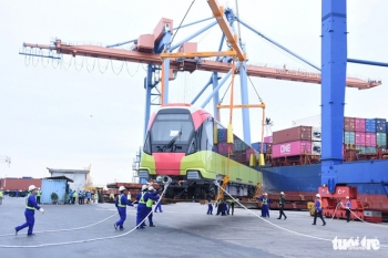 Đoàn tàu metro Nhổn-ga Hà Nội cập cảng Hải Phòng