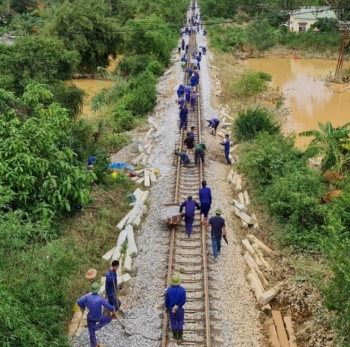 Đường sắt Bắc – Nam thông tuyến, sẵn sàng vận chuyển hàng cứu trợ miễn phí