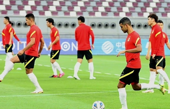 Đội Trung Quốc đổi sân tập vì tuyển Việt Nam