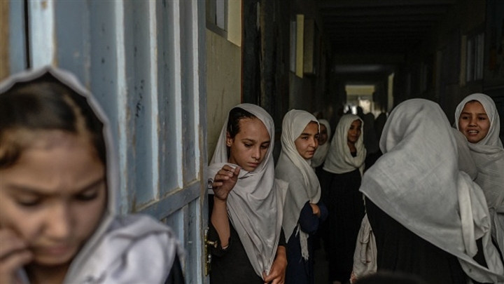 Nữ sinh Afghanistan: ‘Tại sao chúng em không thể đi học?’ - 1