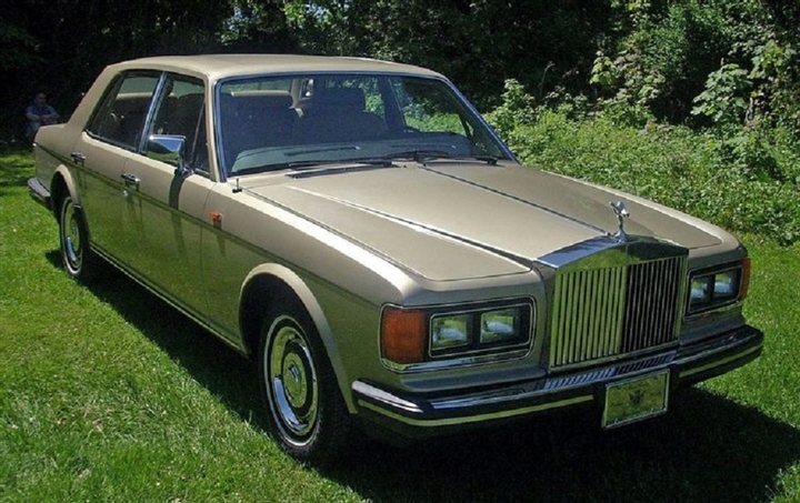 Những chiếc sedan lớn nhất từng được sản xuất - 2