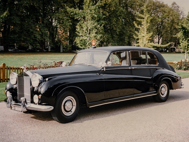 Rolls-Royce Black Badge: Dòng xe mang tính biểu tượng - 6