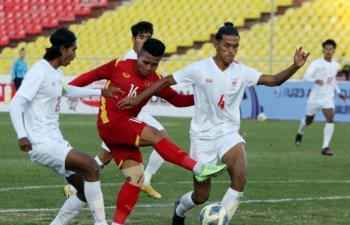 Tiền đạo dân tộc Tà Ôi dùng kỹ năng bóng chuyền giúp U23 Việt Nam hạ U23 Myanmar