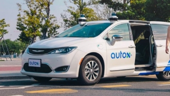 Trung Quốc phát triển dịch vụ taxi robot không người lái