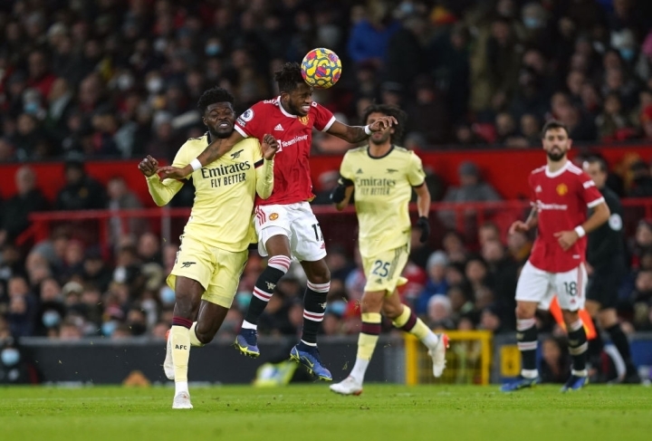 Ronaldo vượt mốc 800 bàn, Man Utd thắng kịch tính Arsenal - 1