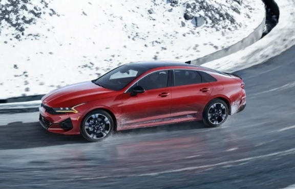 Kia K5 lộ diện, giá từ 869 triệu đồng